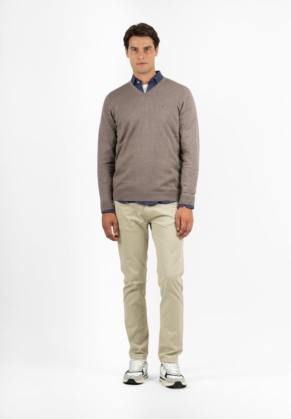 Jersey Cuello Pico Marrón